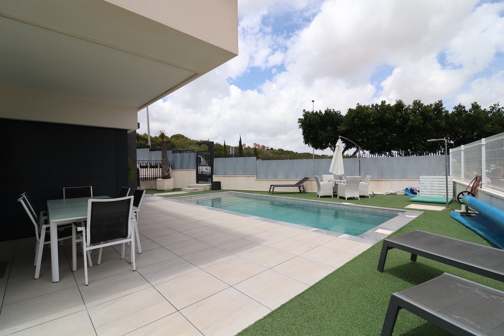 Villa en San Miguel de Salinas, Alicante, España 3 dormitorios, 125 m2 No. 145252