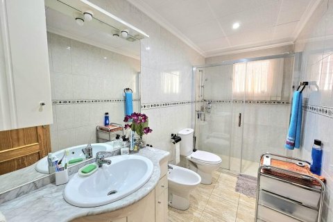 Apartamento en venta en Torrevieja, Alicante, España 2 dormitorios, 65 m2 No. 194223 - foto 8