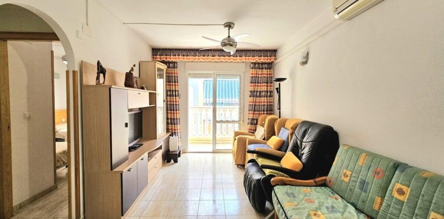 Apartamento en Torrevieja, Alicante, España 2 dormitorios, 65 m2 No. 194223