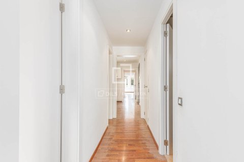 Apartment for sale in Barcelona, Spain 3 bedrooms, 120 sq.m. No. 164894 - photo 17