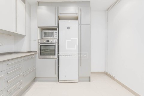 Apartment for sale in Barcelona, Spain 3 bedrooms, 120 sq.m. No. 164894 - photo 14