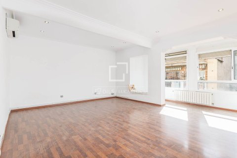Apartment for sale in Barcelona, Spain 3 bedrooms, 120 sq.m. No. 164894 - photo 2