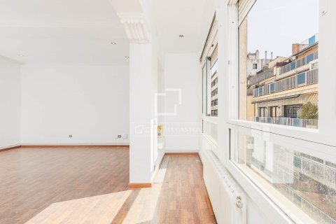 Apartment for sale in Barcelona, Spain 3 bedrooms, 120 sq.m. No. 164894 - photo 4