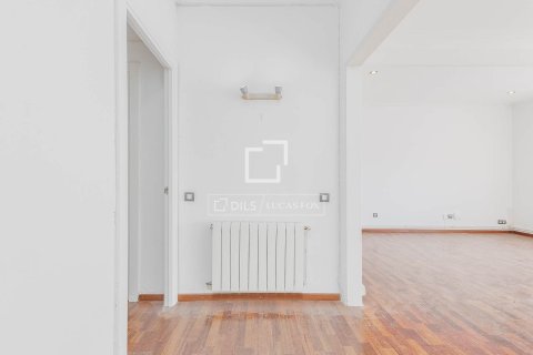 Apartment for sale in Barcelona, Spain 3 bedrooms, 120 sq.m. No. 164894 - photo 10