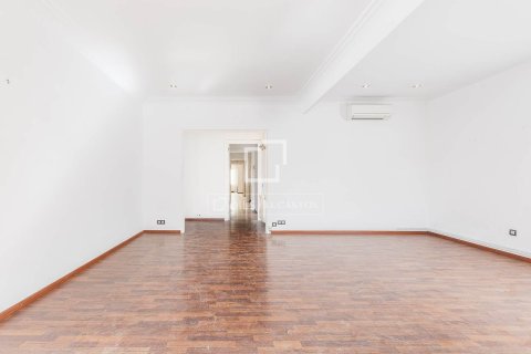 Apartment for sale in Barcelona, Spain 3 bedrooms, 120 sq.m. No. 164894 - photo 9