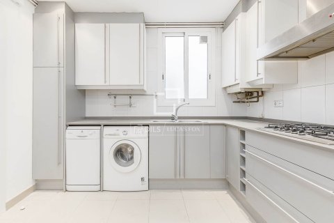 Apartment for sale in Barcelona, Spain 3 bedrooms, 120 sq.m. No. 164894 - photo 13