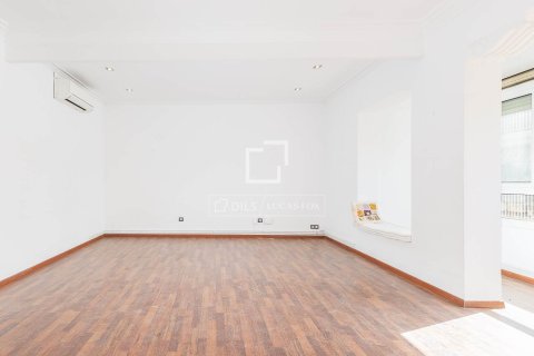 Apartment for sale in Barcelona, Spain 3 bedrooms, 120 sq.m. No. 164894 - photo 7