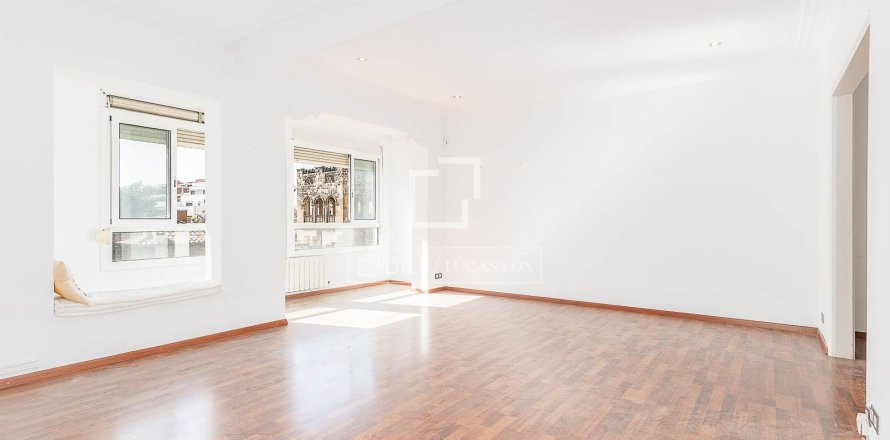 Apartment in Barcelona, Spain 3 bedrooms, 120 sq.m. No. 164894