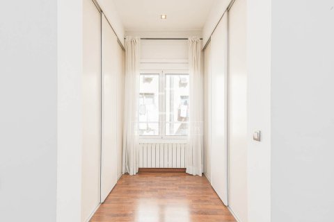 Apartment for sale in Barcelona, Spain 3 bedrooms, 120 sq.m. No. 164894 - photo 20