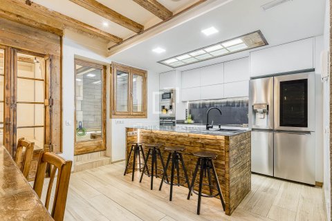 Apartment for sale in Barcelona, Spain 4 bedrooms, 123 sq.m. No. 164899 - photo 6