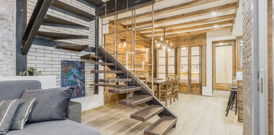 Apartment in Barcelona, Spain 4 bedrooms, 123 sq.m. No. 164899