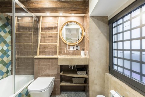 Apartment for sale in Barcelona, Spain 4 bedrooms, 123 sq.m. No. 164899 - photo 23