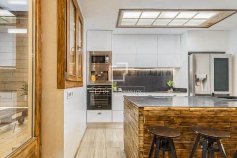 Apartment for sale in Barcelona, Spain 4 bedrooms, 123 sq.m. No. 164899 - photo 8