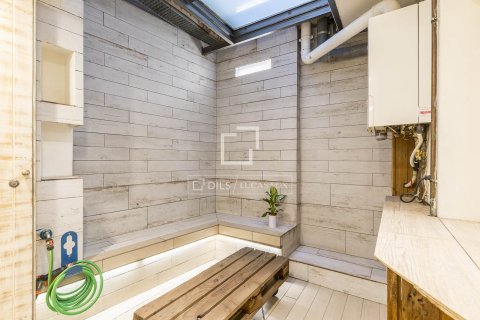 Apartment for sale in Barcelona, Spain 4 bedrooms, 123 sq.m. No. 164899 - photo 15