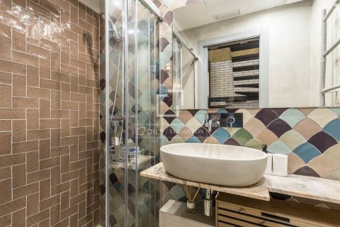 Apartment for sale in Barcelona, Spain 4 bedrooms, 123 sq.m. No. 164899 - photo 11