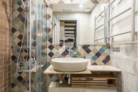 Apartment for sale in Barcelona, Spain 4 bedrooms, 123 sq.m. No. 164899 - photo 10