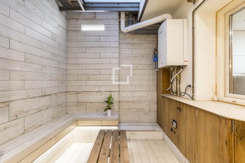 Apartment for sale in Barcelona, Spain 4 bedrooms, 123 sq.m. No. 164899 - photo 16