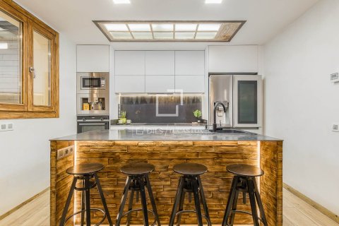 Apartment for sale in Barcelona, Spain 4 bedrooms, 123 sq.m. No. 164899 - photo 3