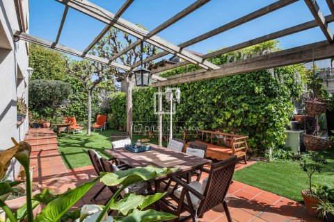 Villa for sale in Castelldefels, Barcelona, Spain 4 bedrooms, 260 sq.m. No. 164896 - photo 2