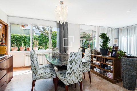 Villa for sale in Castelldefels, Barcelona, Spain 4 bedrooms, 260 sq.m. No. 164896 - photo 9