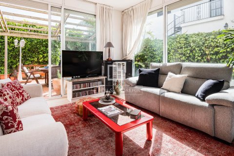 Villa for sale in Castelldefels, Barcelona, Spain 4 bedrooms, 260 sq.m. No. 164896 - photo 8