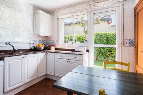 Villa for sale in Castelldefels, Barcelona, Spain 4 bedrooms, 260 sq.m. No. 164896 - photo 11