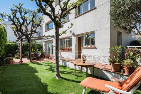 Villa for sale in Castelldefels, Barcelona, Spain 4 bedrooms, 260 sq.m. No. 164896 - photo 16