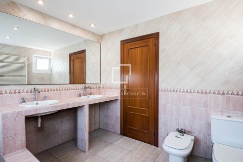 Villa for sale in Castelldefels, Barcelona, Spain 4 bedrooms, 260 sq.m. No. 164896 - photo 30