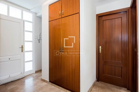 Villa for sale in Castelldefels, Barcelona, Spain 4 bedrooms, 260 sq.m. No. 164896 - photo 19