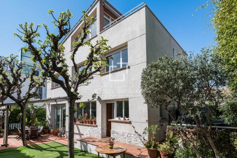Villa in Castelldefels, Barcelona, Spain 4 bedrooms, 260 sq.m. No. 164896