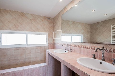Villa for sale in Castelldefels, Barcelona, Spain 4 bedrooms, 260 sq.m. No. 164896 - photo 29