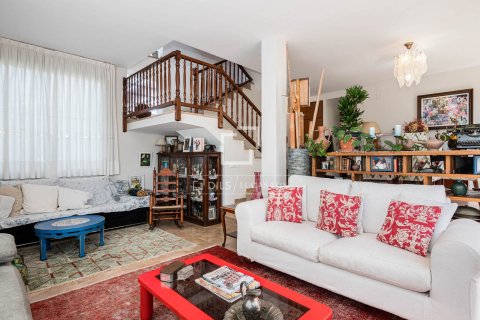 Villa for sale in Castelldefels, Barcelona, Spain 4 bedrooms, 260 sq.m. No. 164896 - photo 6