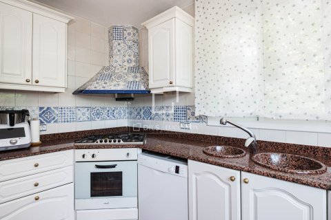 Villa for sale in Castelldefels, Barcelona, Spain 4 bedrooms, 260 sq.m. No. 164896 - photo 10