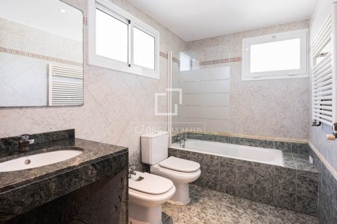 Villa for sale in Castelldefels, Barcelona, Spain 4 bedrooms, 260 sq.m. No. 164896 - photo 24