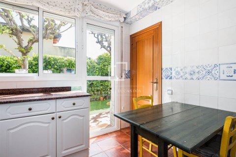 Villa for sale in Castelldefels, Barcelona, Spain 4 bedrooms, 260 sq.m. No. 164896 - photo 13