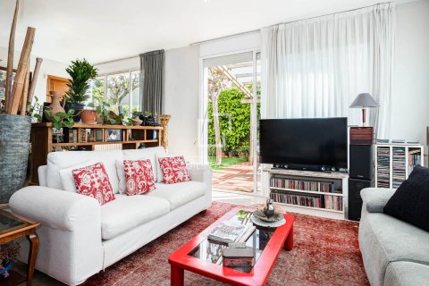 Villa for sale in Castelldefels, Barcelona, Spain 4 bedrooms, 260 sq.m. No. 164896 - photo 4