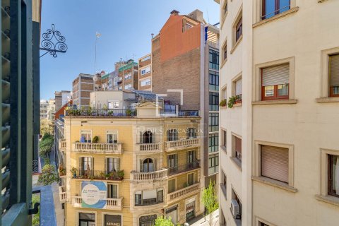 Apartment for sale in Barcelona, Spain 2 bedrooms, 62 sq.m. No. 164895 - photo 16