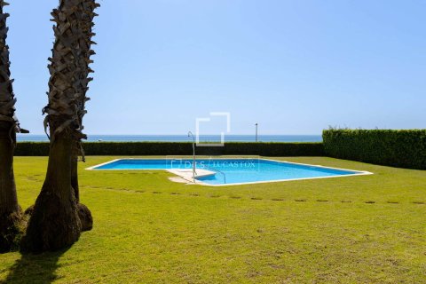 Villa for sale in Sant Pol de Mar, Barcelona, Spain 4 bedrooms, 219 sq.m. No. 164897 - photo 3