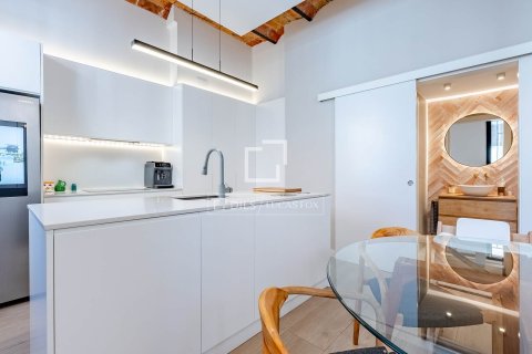 Villa till salu i Esplugues de Llobregat, Barcelona, Spanien 2 sovrum, 92 kvm. Nr. 164900 - foto 9