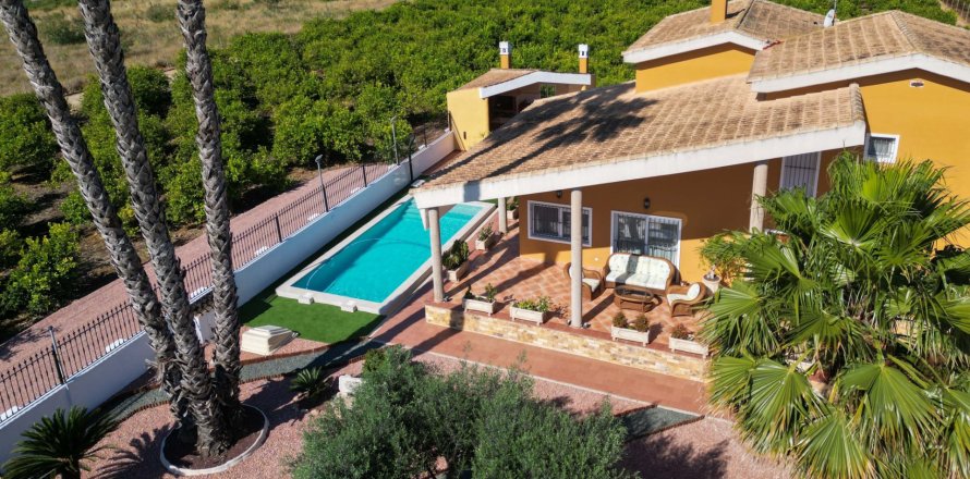 Finka w Alicante, Hiszpania 5 sypialni, 495 mkw. nr 151837