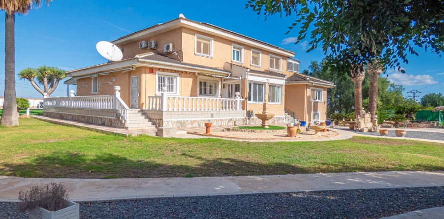 Villa in San Miguel de Salinas, Alicante, Spanien 7 Schlafzimmer, 416 m2 Nr. 151839