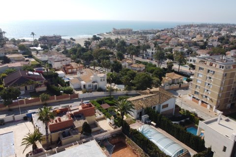 Villa till salu La Zenia, Alicante, Spanien 4 sovrum, 216 kvm. Nr. 116491 - foto 15