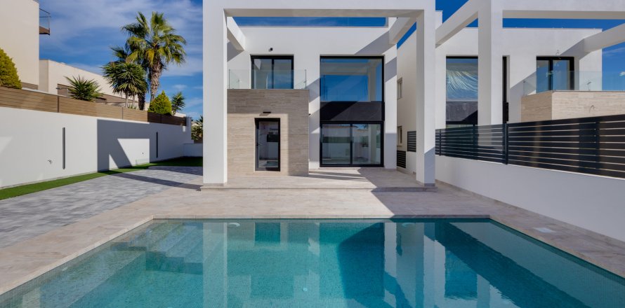 Townhouse in Torrevieja, Alicante, Spain 4 bedrooms, 238 sq.m. No. 156305