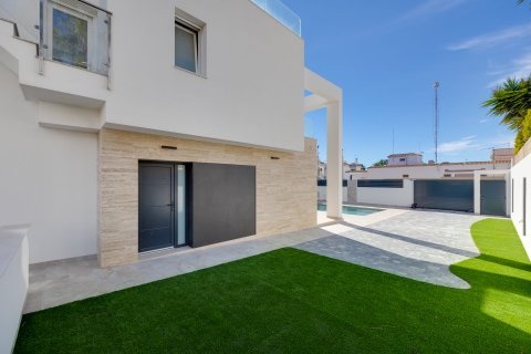 Townhouse for sale in Torrevieja, Alicante, Spain 4 bedrooms, 238 sq.m. No. 156305 - photo 22