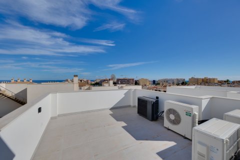 Townhouse for sale in Torrevieja, Alicante, Spain 4 bedrooms, 238 sq.m. No. 156305 - photo 10