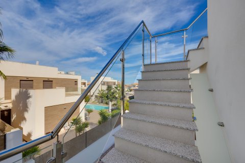 Townhouse for sale in Torrevieja, Alicante, Spain 4 bedrooms, 238 sq.m. No. 156305 - photo 9