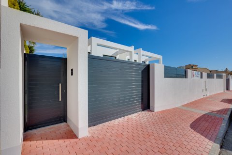 Townhouse for sale in Torrevieja, Alicante, Spain 4 bedrooms, 238 sq.m. No. 156305 - photo 19