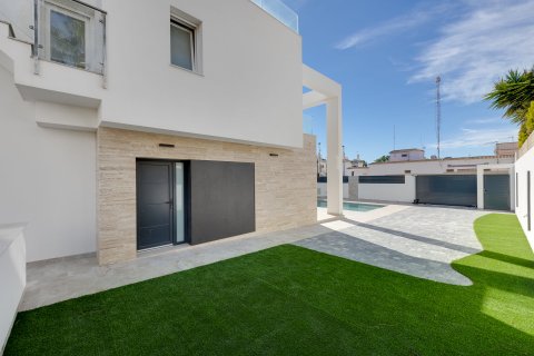 Townhouse for sale in Torrevieja, Alicante, Spain 4 bedrooms, 238 sq.m. No. 156305 - photo 7