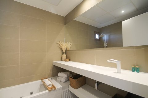 Продажа квартиры в Бенидорм, Аликанте, Испания 2 спальни, 95м2 №155084 - фото 25