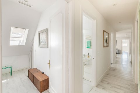Apartment for sale Madrid, Spain 2 bedrooms, 125 sq.m. No. 134728 - photo 15